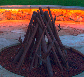 firepit-with-seating-accent-lighting